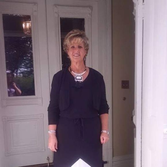 Meet your Posher, Debbie - Picture 1 of 1